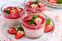 طرز تهیه پاناکوتا توت فرنگی؛ دسر بهاری و خوشبو