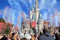 حادثه وحشتناک در دیزنی‌لند؛ کارمندی که با فداکاری جان تماشاگران را نجات داد