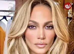 عکس| سفر در زمان؛ «جنیفر لوپز» در حال پیاده شدن از ماشین اش در کالیفرنیا؛ سال 1379