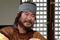 عکس| سفر به تاریخ؛ تیپ و چهرۀ «رئیس موپالمو» در عروسی «جومونگ»؛ دو سال بعد از سریال جومونگ