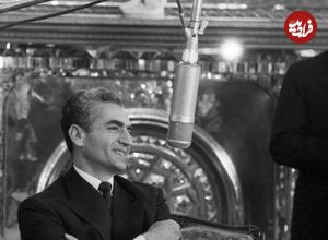 عکس| سفر در زمان؛ «محمدرضا پهلوی» در جشن تولد 41 سالگی اش در کاخ گلستان؛ سال 1339
