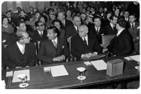 عکس| سفر در زمان؛ «محمد مصدق» در حال سخنرانی در دادگاه لاهه؛ سال 1331