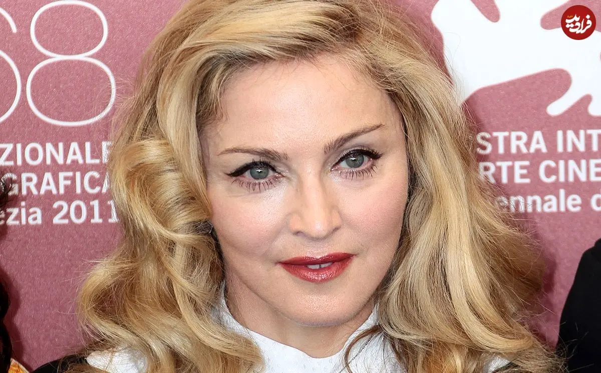 عکس| سفر در زمان؛ «مدونا 28 ساله» در حال قدم زدن در نیویورک؛ سال 1365