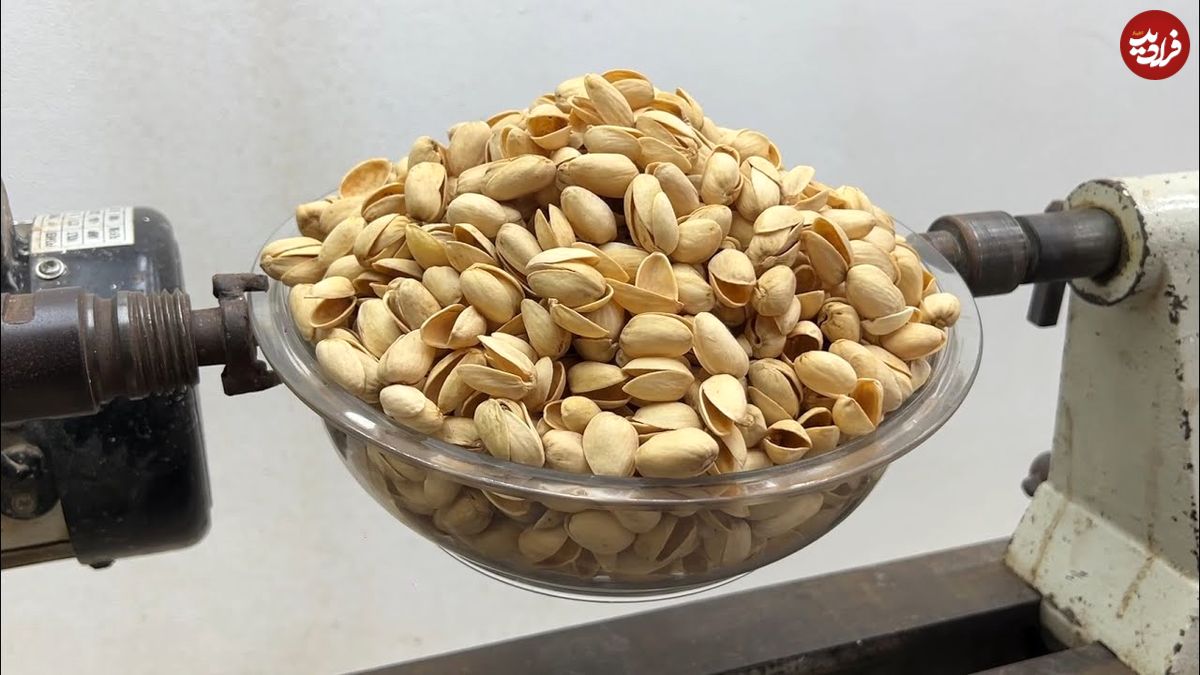 ببینید؛ نحوه ساخت یک گلدان زیبا با پوست پسته با کمک دستگاه خراطی