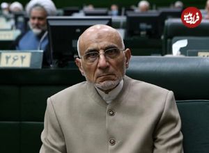عکس؛ سفر در زمان؛ «میرسلیم در کنار بنی صدر در جمع نیروهای ارتش»؛ سال 59