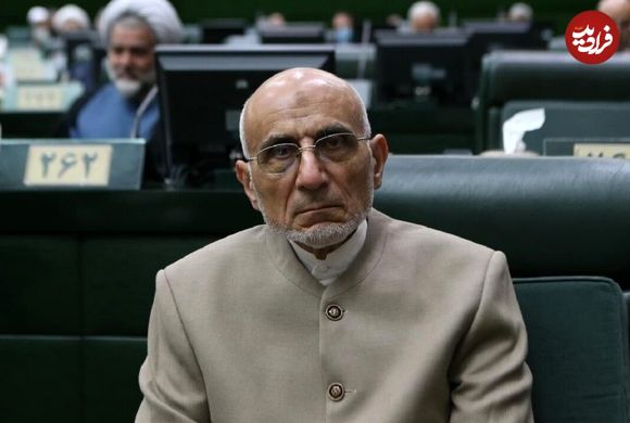 عکس؛ سفر در زمان؛ «میرسلیم در کنار بنی صدر در جمع نیروهای ارتش»؛ سال 59