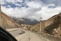 عکس| سفر به ایران قدیم؛ اتومبیل قدیمی در جادۀ شمشک؛ سال 1317