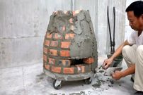 ببینید؛ مراحل ساخت یک اجاق هیزمی قابل حمل با آجر و سیمان 