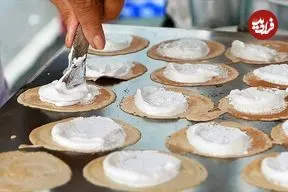 ببینید| غذای خیابانی در تایلند؛ تهیه پنکیک تخم مرغ در بانکوک