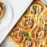 طرز تهیه پیتزا رولی پپرونی؛ یک غذای خوشمزه و متفاوت برای دورهمی‌ها
