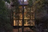 معماری منحصربه‌فرد خانه‌ای در دل جنگل‌های بارانی