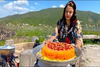 ببینید؛ غذای روستایی در کردستان؛ پخت ته چین مرغ و چای نعنایی در طبیعت