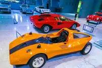 تصاویری از ماشینی با ۶ کیلو روکش طلا در تهران 