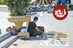 عکس| سفر به گذشته؛ یک دستفروش در خیابان های تهران؛ سال 1355