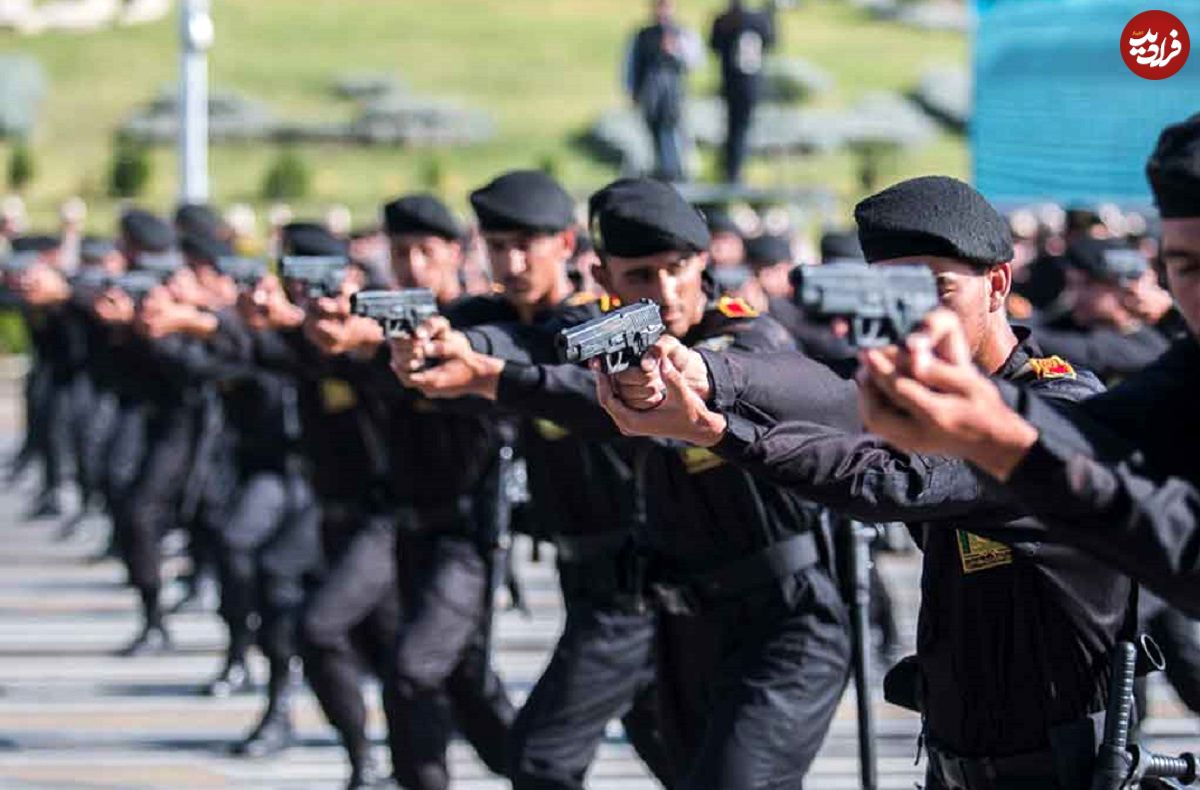 (عکس) سفر به تاریخ؛ رژه رفتن «دانشجویان دورۀ ۲۲ در دانشگاه پلیس»؛ سال 43