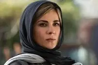 عکس| سفر زمان؛ تیپ و چهرۀ «سارا بهرامی» در نمایش «راهزنان»؛ سال 91