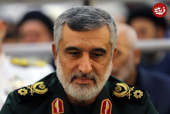 عکس؛ سفر در زمان؛ «سردار حاجی زاده و سردار سلیمانی» در حیاط بیت رهبری؛ دهه 90