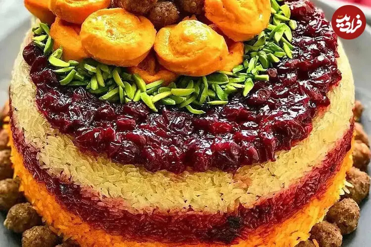 طرز تهیه ته‌چین آلبالو پلو با کوفته قلقلی؛ غذای خوشمزه فصل