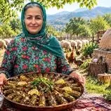 ببینید| غذای روستایی در ایران؛ پخت دلمه با برگ مو در روستایی زیبا