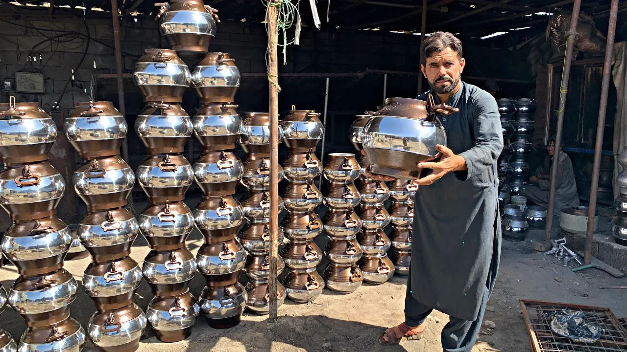 (ویدئو) نگاهی به کارخانه قدیمی تولید «زودپز» در افغانستان