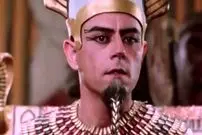 عکس| سفر زمان؛ «آخناتون و آناهیتا همتی» در کنار هم روی صحنه تئاتر؛ سال 90