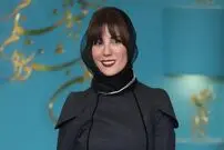 عکس| سفر زمان؛ تیپ و چهره باورنکردنی «سارا بهرامی» روی صحنه تئاتر