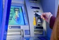 دست‌نوشته تلخ یک زن روی کارت عابربانکِ خود