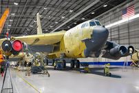 ببینید| مراحل بازسازی و تعمیر بمب افکن های معیوب نیروی هوایی ارتش آمریکا در کارخانه