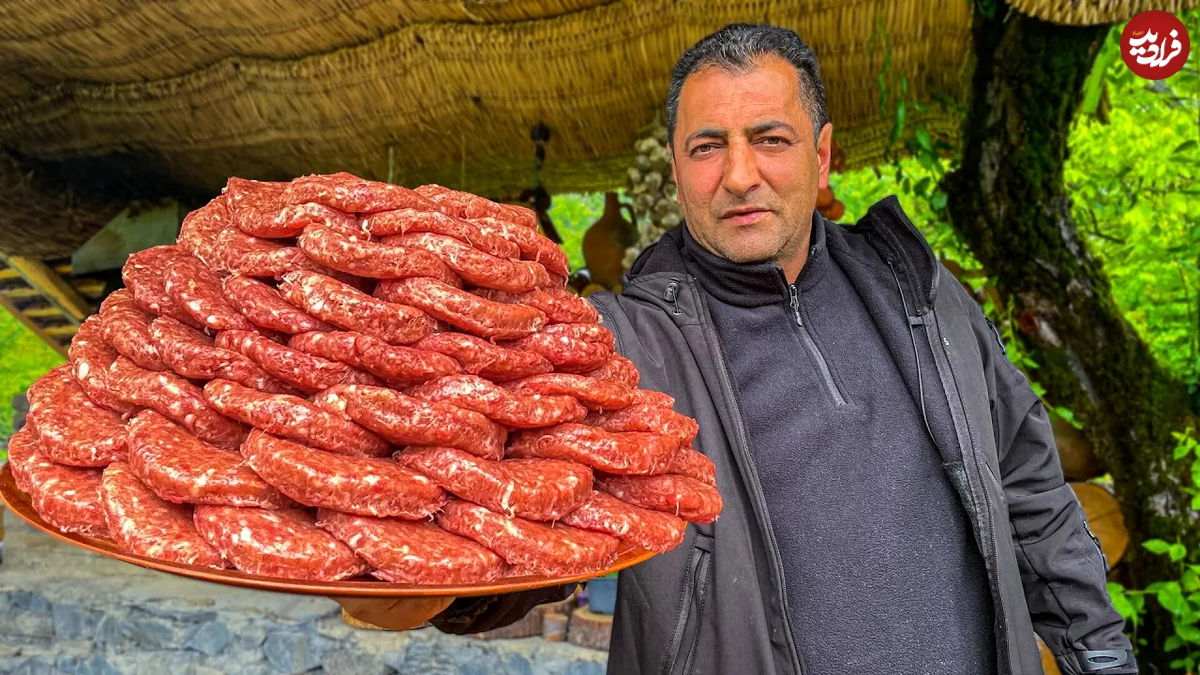 (ویدئو) پخت غذایی سنتی با گوشت در روستایی بهشتی در آذربایجان