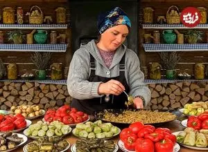 ببینید| غذای روستایی در آذربایجان؛ تهیه دلمه با بادمجان، فلفل و گوجه فرنگی در کوهستان