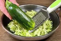 (ویدئو) آلمانی ها با کدو سبز این غذای خوشمزه و راحت را برای شام درست می کنند