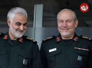 عکس؛ سفر به تاریخ؛ «سردار صفوی» در کنار «حسن باقری» در میان ویرانه‌های خرمشهر؛ دهۀ 60