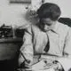 عکس| سفر زمان؛ تصویری از یک مغازه عکاسی در شهر مشهد در دهه ۱۳۲۰