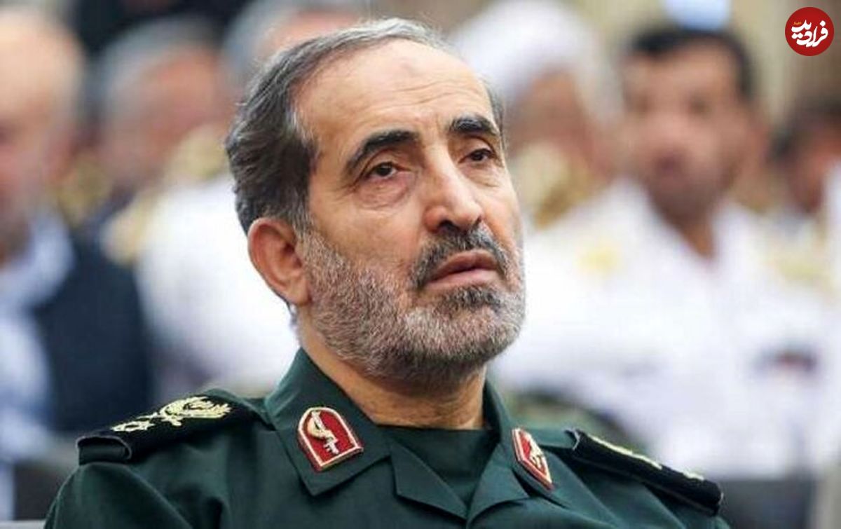 عکس؛ سفر به تاریخ؛ «سردار شادمانی؛ فرماندۀ جدید قرارگاه خاتمالانبیا» در جبهه در حال طراحی عملیات؛ دهۀ 60