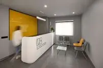 تصاویر| معماری تمیز یک دندانپزشکی در ایران؛ اینجا مینیمالیسم حرف اول را می زند