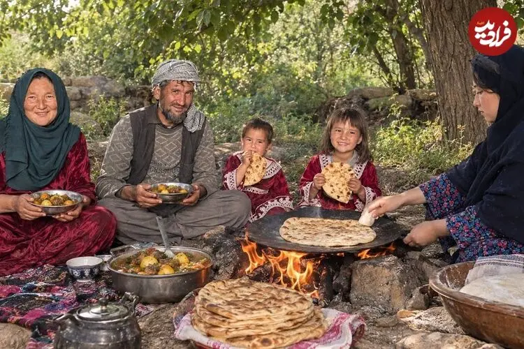 ببینید| غذای روستایی در افغانستان؛ پخت خوراک گل کلم و سیب زمینی همراه با نان تازه در طبیعت