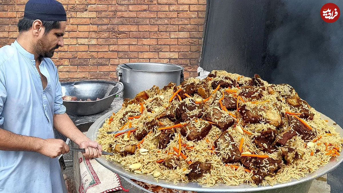 (ویدئو) غذای خیابانی در افغانستان؛ فرآیند پخت 60 کیلوگرم کابلی پلو