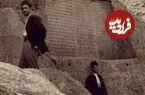 عکس| سفر زمان؛ عکس یادگاری مردان قاجاری در کنار کتیبه گنجنامه همدان