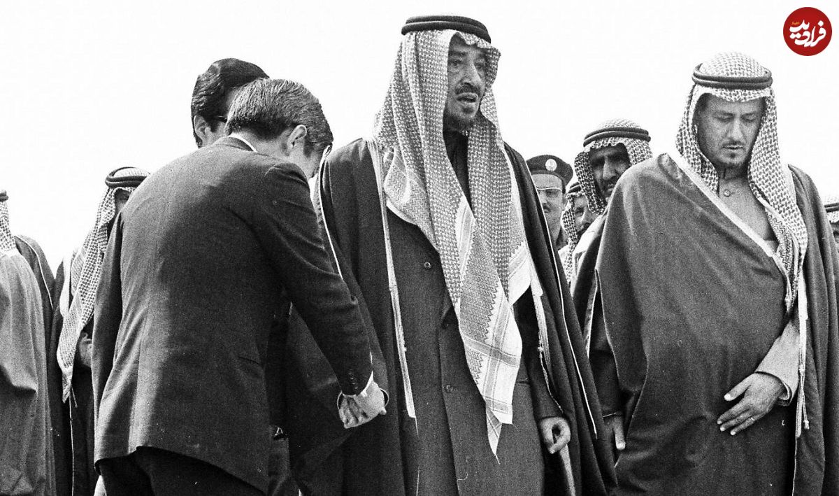 عکس؛ سفر در زمان؛ دیدار «امپراتور ژاپن در کنار ملک خالد، پادشاه عربستان»؛ سال 1359