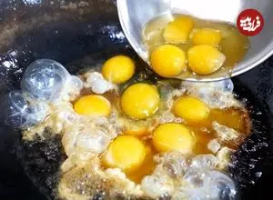 ببینید| غذای خیابانی در آمریکا؛ شاه میگوی کبابی با برنج سرخ شده و تخم مرغ در نیویورک