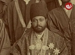 عکس| سفر زمان؛ یک مرد ثروتمند در دوران قاجار در کنار همراهان و برده‌های سیاهپوستش