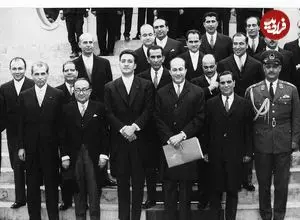 سفر در زمان؛ وزارت خارجه پیامی به اعضای هیئت فرستاد و اظهار داشت که استعفای دسته جمعی آنان به نفع ایالات متحده نیست