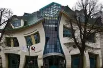 عکس؛ نمای این ساختمان شبیه به آخرین دفتر در کوله مدرسه است!