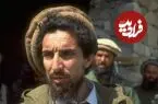 عکس| سفر زمان؛ «احمد شاه مسعود» در حال نماز خواندن در دفترش؛ سال 1375