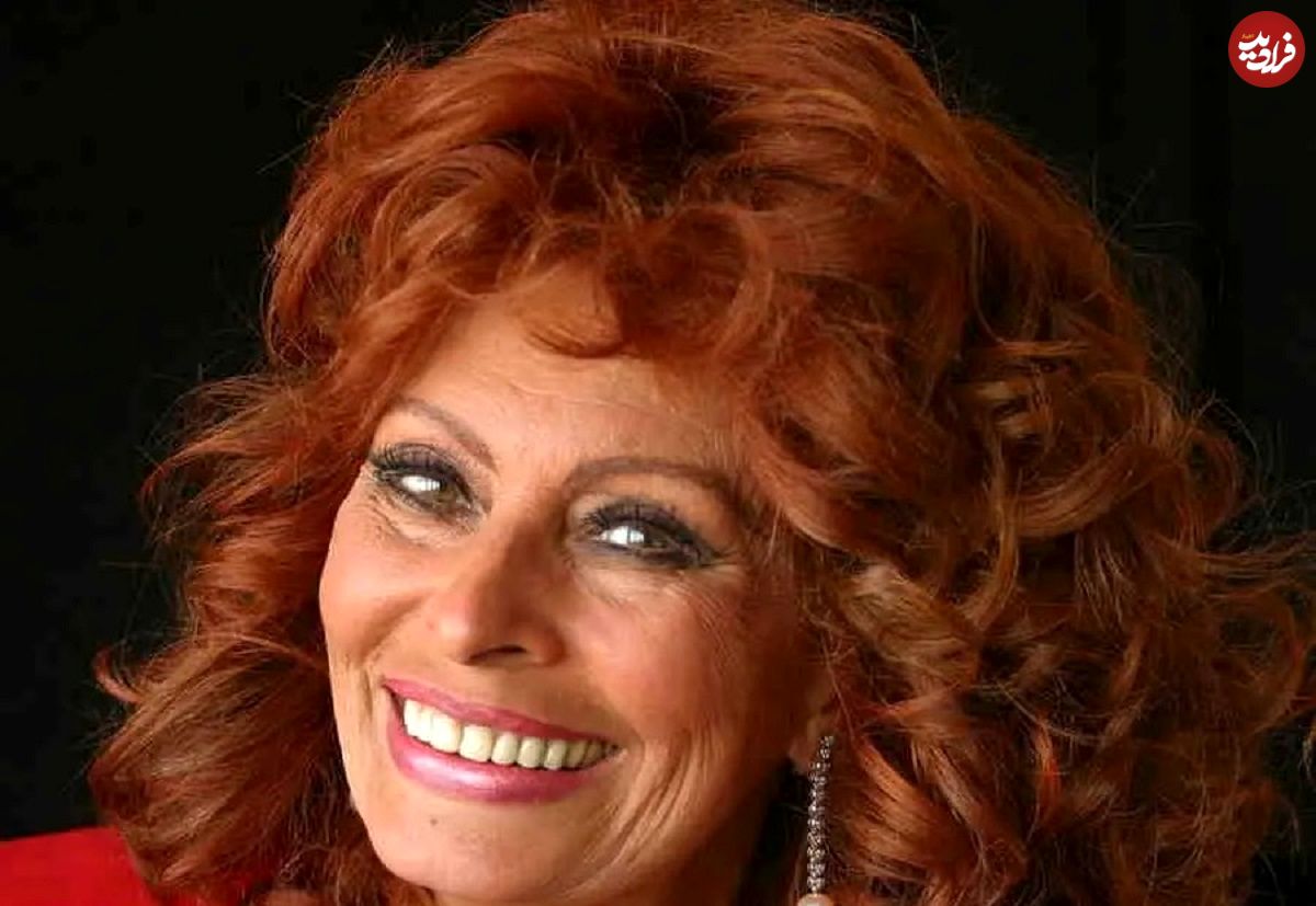 عکس| سفر در زمان «سوفیا لورن» در حال صرف ناهار در یک پایگاه نظامی آمریکایی؛ سال 1333