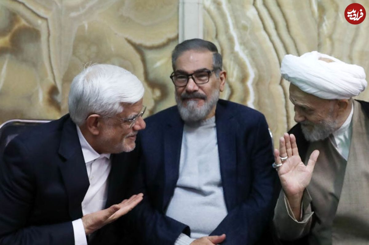 عکس؛ سفر زمان؛ «شمخانی» با لباس عربی در مراسم افطاری در اهواز؛ سال 1402