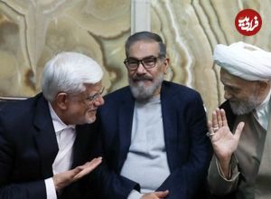 عکس؛ سفر زمان؛ «شمخانی» با لباس عربی در مراسم افطاری در اهواز؛ سال 1402