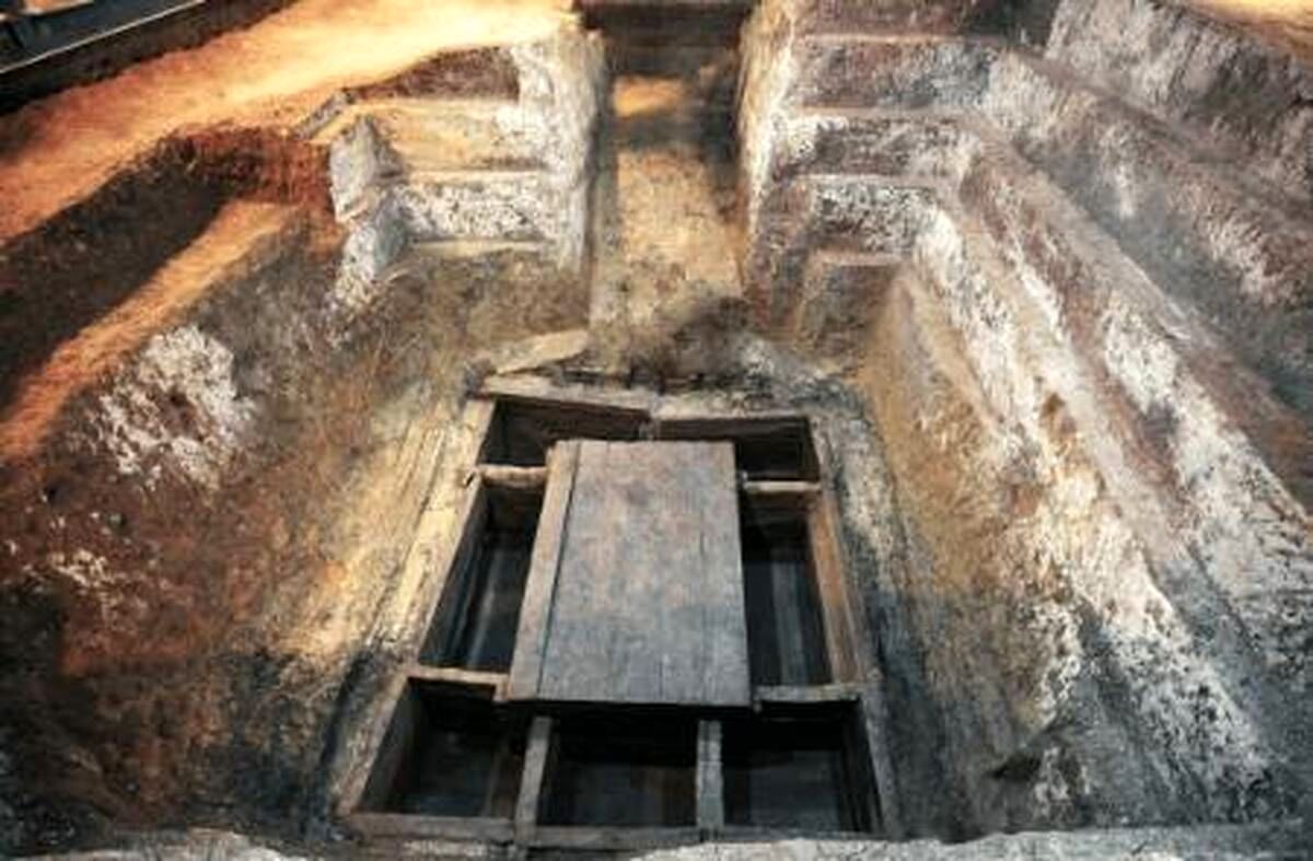 (عکس) کشف «دُلمه‌های ۲ هزار ساله» در مقبرۀ اشراف زاده چینی