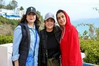 تصاویر؛ سفر گروهی بازیگران به شمال آفریقا؛ سلفی نرگس محمدی و علی اوجی در سیدی بوسعید تونس