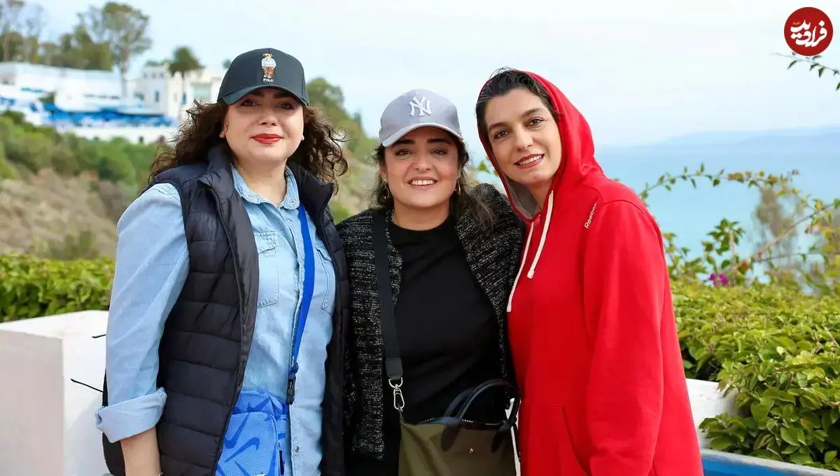 تصاویر؛ سفر گروهی بازیگران به شمال آفریقا؛ سلفی نرگس محمدی و علی اوجی در سیدی بوسعید تونس